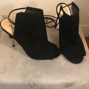 Black peep toe heel
